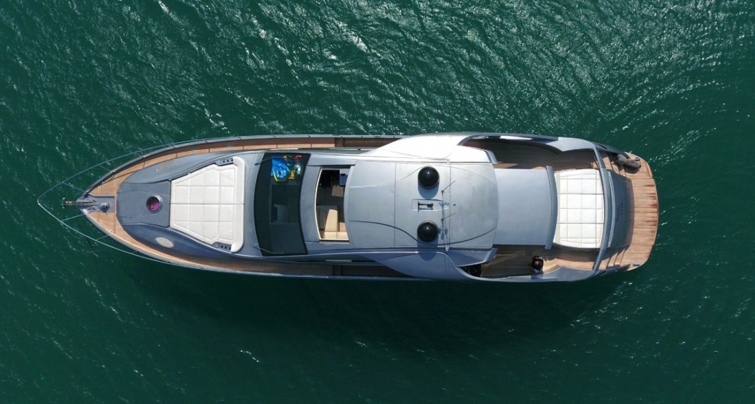 Pershing 70